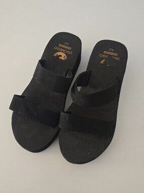 Amazon Lightweight Double Strap Wedge Sandals